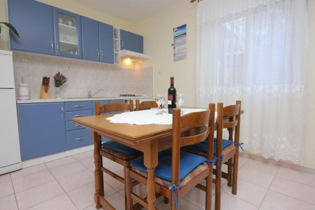 Apartments Zoki - Great Location Close To The Sea Vis Exterior photo