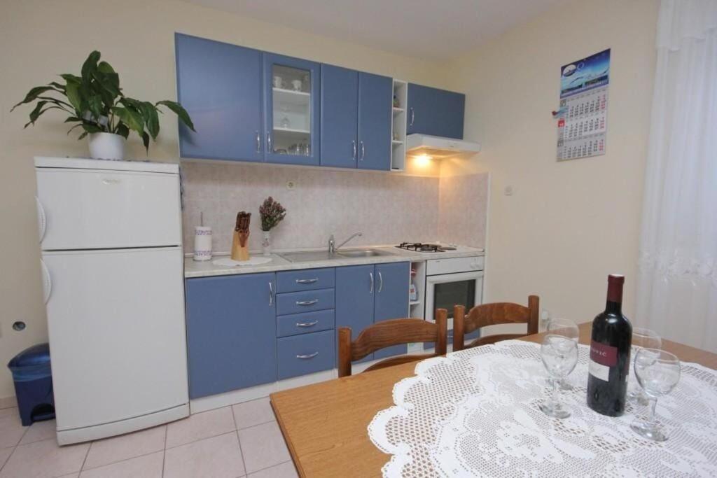 Apartments Zoki - Great Location Close To The Sea Vis Exterior photo